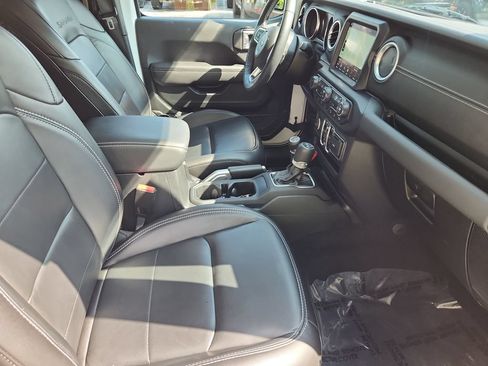 Used 2021 Jeep Wrangler Unlimited Sahara AWD/4WD image 3