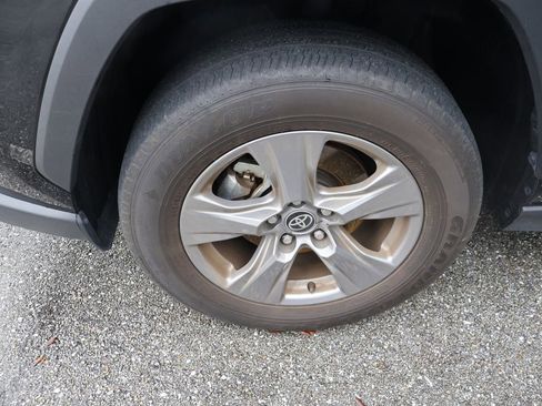 Used 2025 Toyota RAV4 XLE image 4