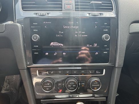 Used 2019 Volkswagen e-Golf SE w/ Driver Assistance Package image 15