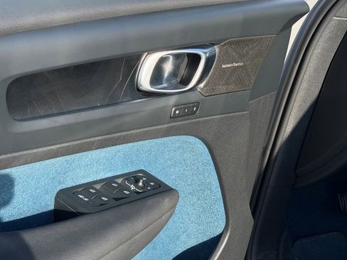 Certified 2023 Volvo XC40 Recharge Ultimate image 20