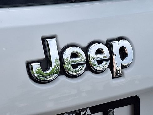 Used 2015 Jeep Grand Cherokee Limited w/ Luxury Group II AWD/4WD image 28