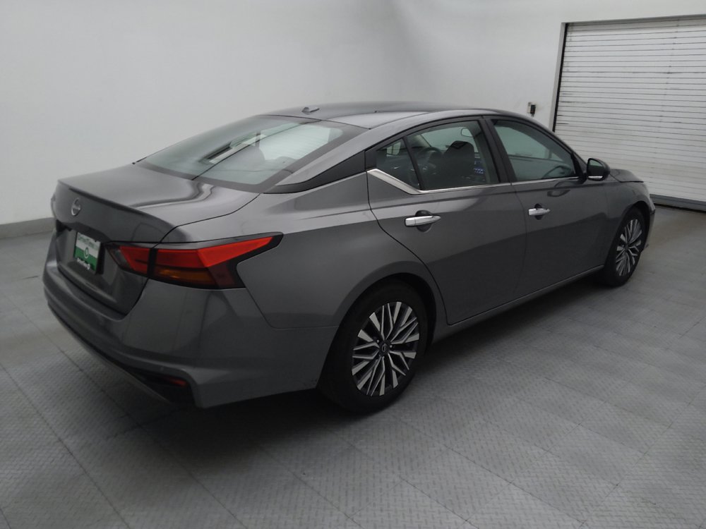 Used 2025 Nissan Altima 2.5 SV FWD image 9