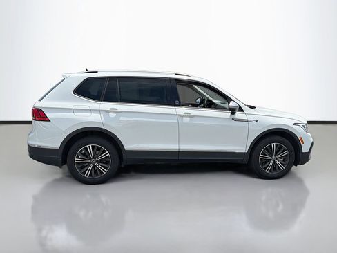 Used 2024 Volkswagen Tiguan SE FWD image 4