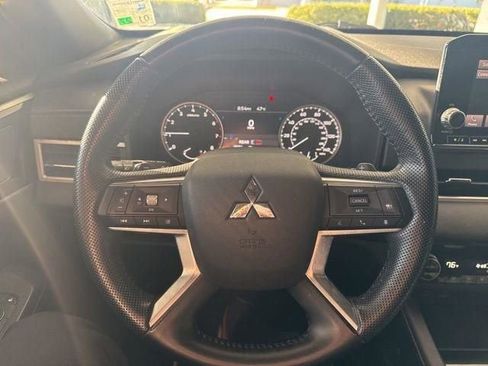 Used 2022 Mitsubishi Outlander SE image 30