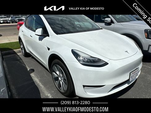 Used 2022 Tesla Model Y Long Range AWD/4WD image 1