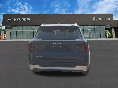 Used 2025 Kia Sorento S w/ Panoramic Sunroof Package FWD image 6