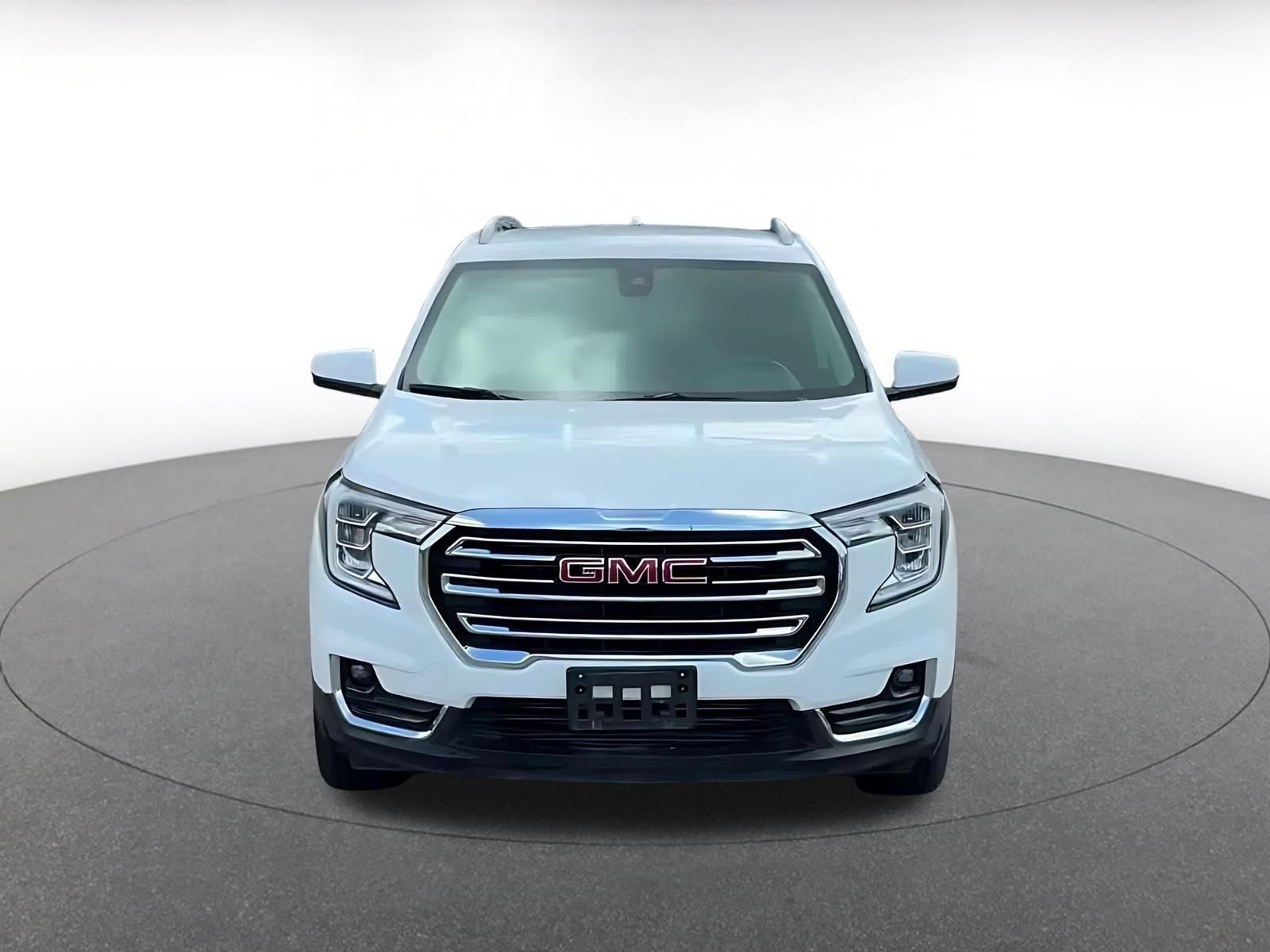 Used 2024 GMC Terrain SLT AWD/4WD image 4