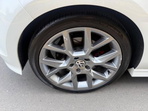 Used 2015 Volkswagen Golf R 4Motion AWD 4dr Hatchback image 17