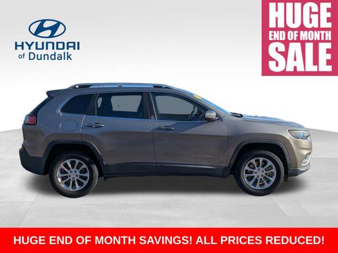 Used 2019 Jeep Cherokee Latitude w/ Cold Weather Group image 10