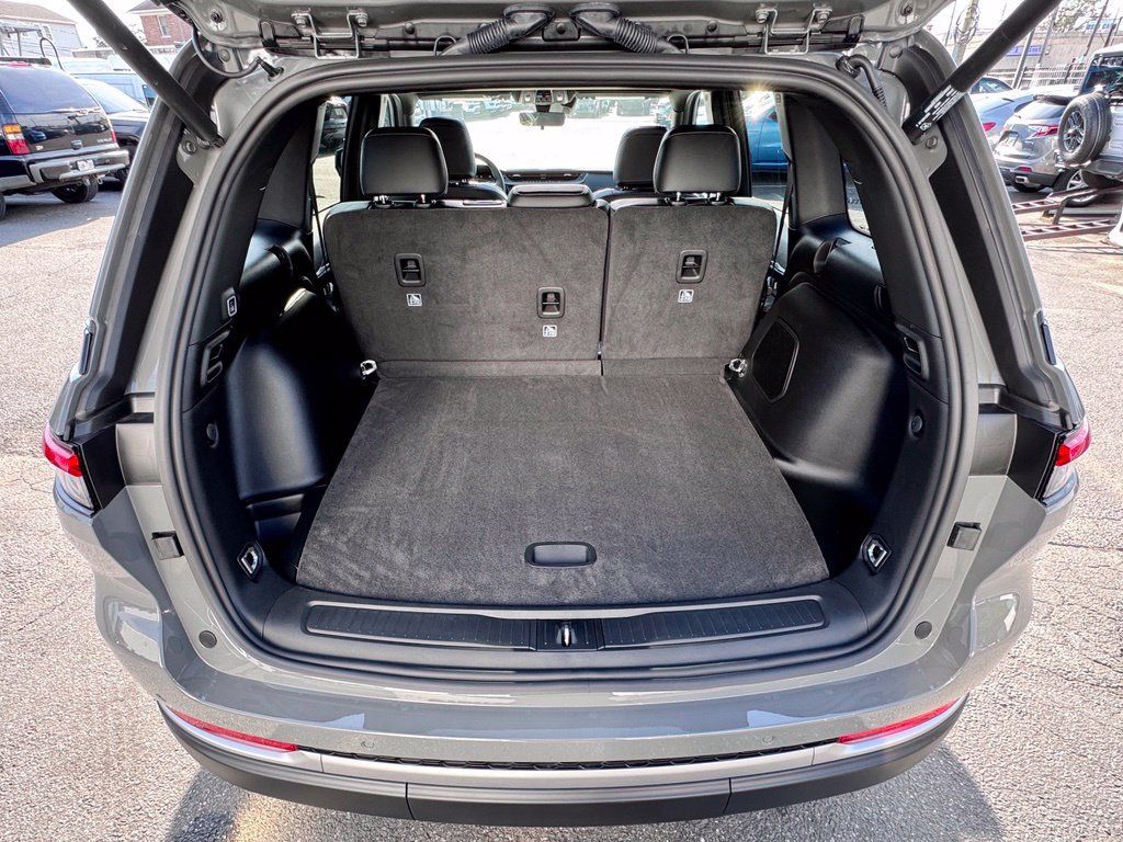 New 2027 Jeep Grand Cherokee Limited AWD/4WD image 6