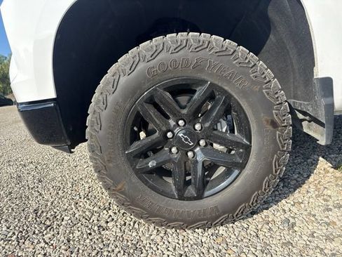 Used 2024 Chevrolet Silverado 1500 LT Trail Boss w/ Convenience Package II AWD/4WD image 7