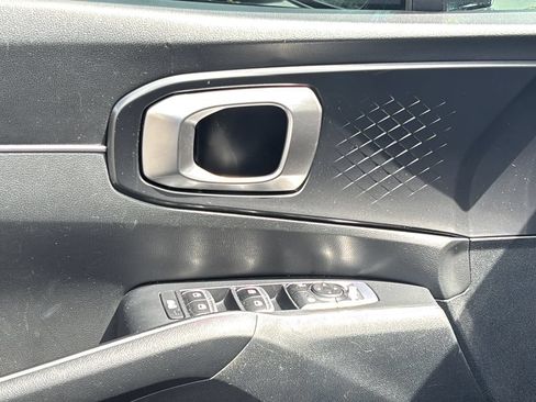 Used 2023 Kia Sorento S w/ Panoramic Sunroof Package FWD image 9