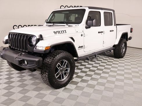 Used 2023 Jeep Gladiator Willys image 9