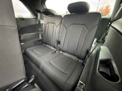 New 2026 Audi SQ7 Prestige image 21