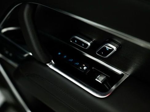 Used 2023 Land Rover Range Rover Autobiography image 28