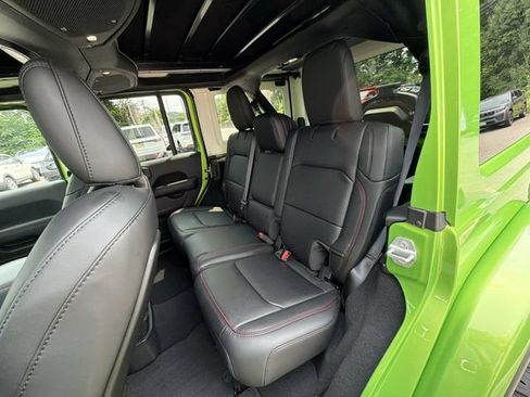 Used 2025 Jeep Wrangler Unlimited Rubicon AWD/4WD image 23
