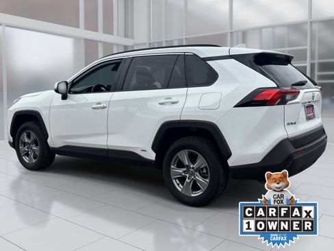 Used 2025 Toyota RAV4 XLE AWD/4WD image 4