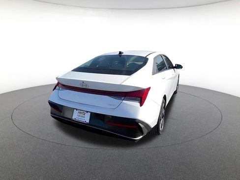 Used 2025 Hyundai Elantra Limited image 14