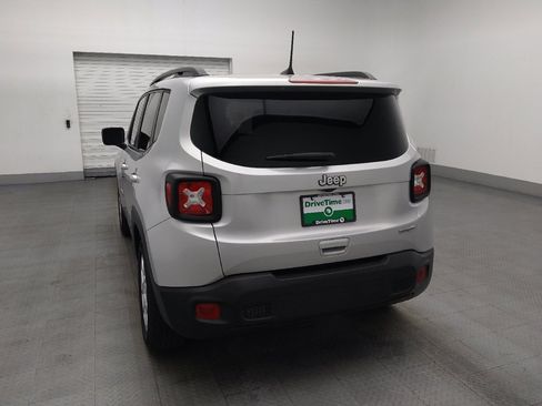 Used 2020 Jeep Renegade Latitude FWD image 6