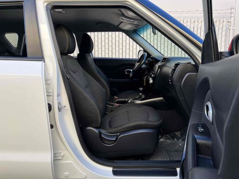 Used 2016 Kia Soul + w/ Designer's Package image 22