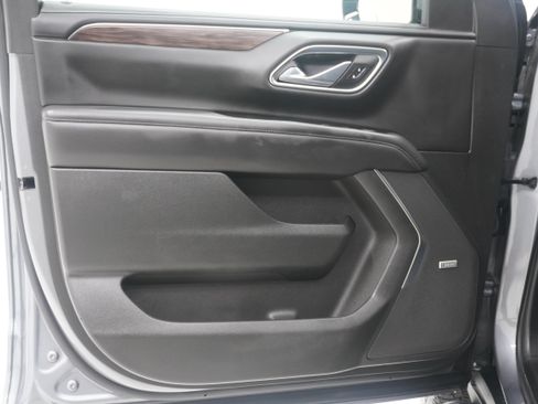 Used 2021 Chevrolet Suburban Z71 AWD/4WD image 16