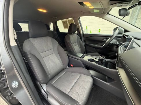 Used 2025 Nissan Rogue SV FWD image 38
