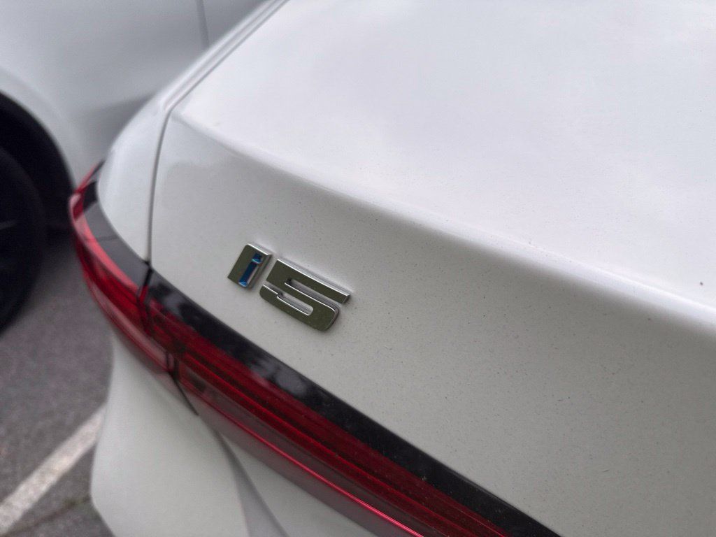 Used 2024 BMW i5 eDrive40i w/ M Sport Package RWD image 10
