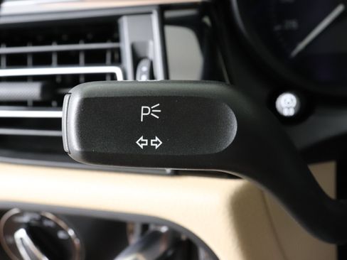 Used 2025 Porsche Macan image 37