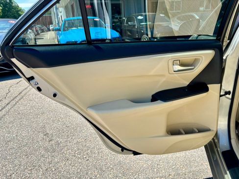Used 2015 Toyota Camry LE FWD image 19