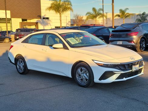 Certified 2025 Hyundai Elantra SE image 26