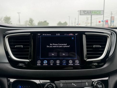 Used 2020 Chrysler Pacifica Touring-L Plus w/ S Appearance Package FWD image 45