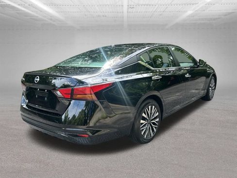 Used 2024 Nissan Altima 2.5 SV FWD image 5