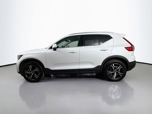 Certified 2025 Volvo XC40 B5 Core image 9