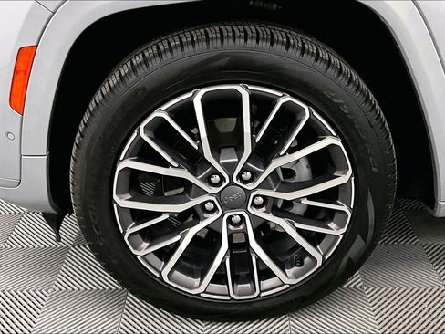 Used 2023 Jeep Grand Cherokee L Summit AWD/4WD image 10