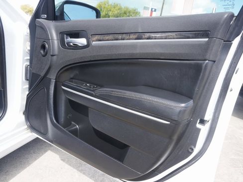 Used 2020 Chrysler 300 Limited image 25