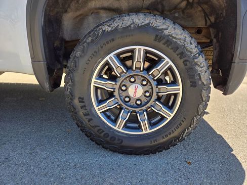 Used 2024 GMC Sierra 1500 AT4 w/ AT4 Premium Package AWD/4WD image 33