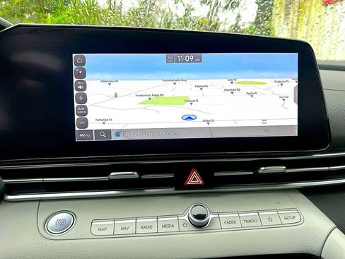 Used 2023 Hyundai Elantra Limited image 20