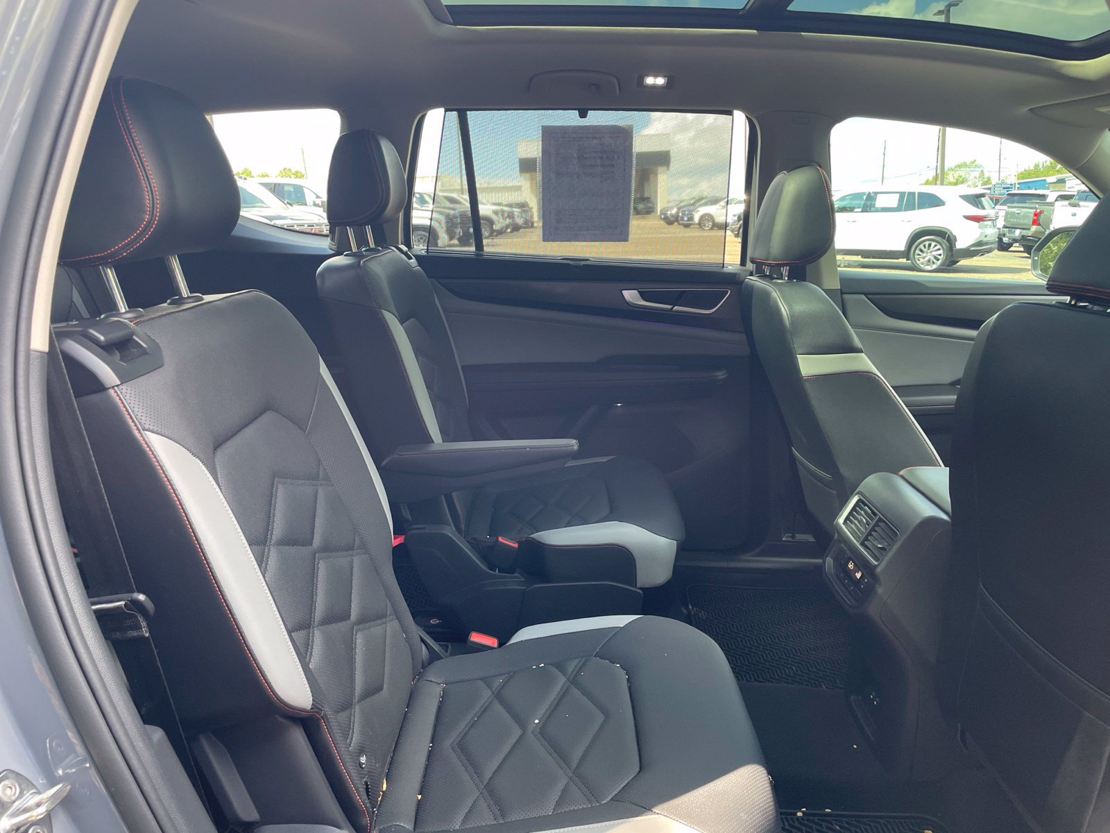 Used 2024 Volkswagen Atlas Peak Edition SE AWD/4WD image 36