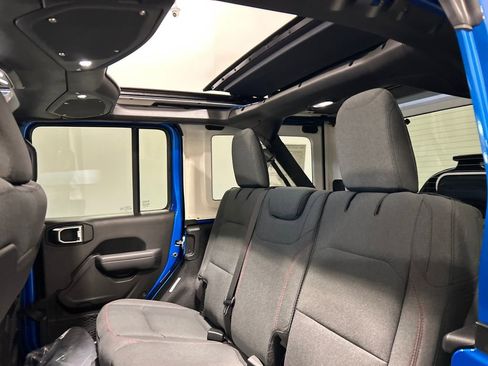 New 2026 Jeep Wrangler Unlimited Rubicon w/ Technology Group image 31