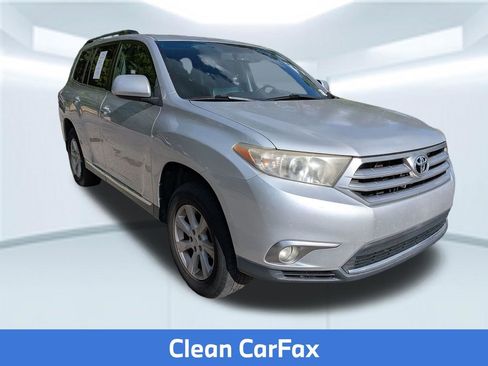 Used 2012 Toyota Highlander SE w/ Tow Pkg image 4