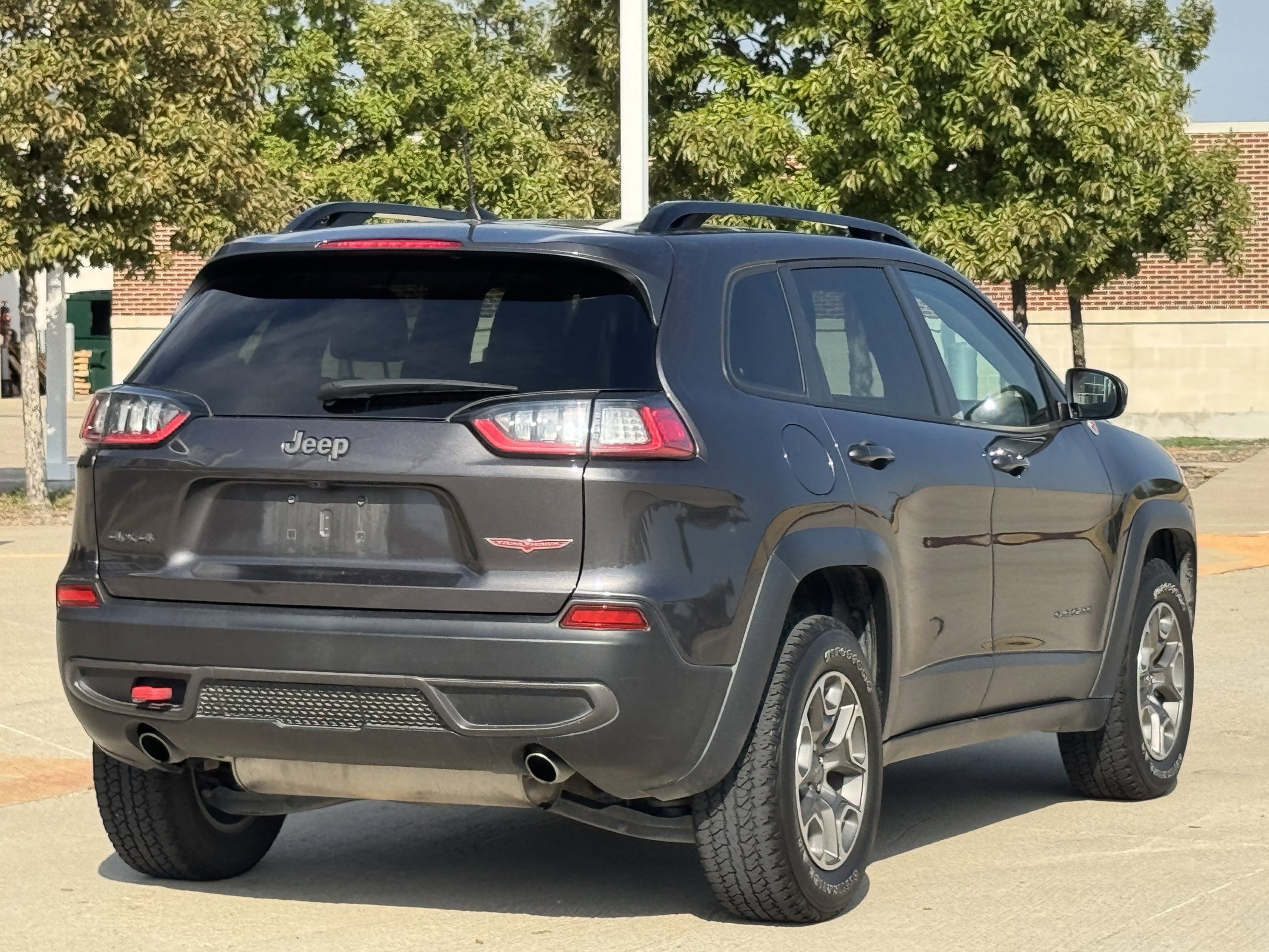 Used 2022 Jeep Cherokee Trailhawk w/ Technology Group B AWD/4WD image 4