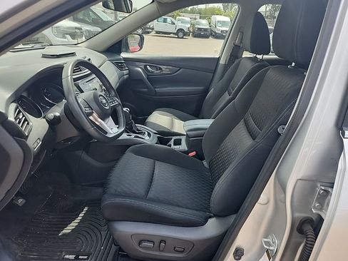 Used 2017 Nissan Rogue SV FWD image 19