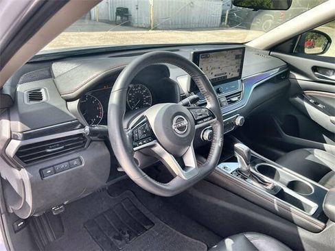 Used 2023 Nissan Altima 2.5 SR w/ SR Premium Package FWD image 10