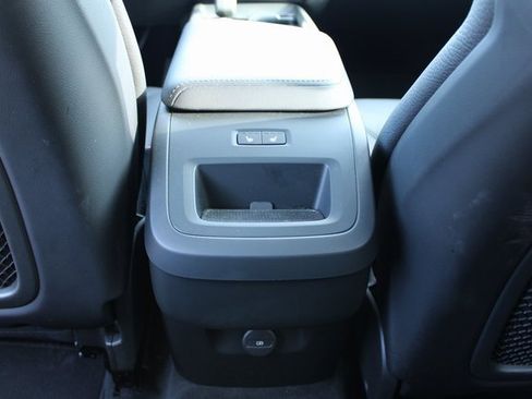 Used 2025 Volvo XC60 B5 Plus image 36