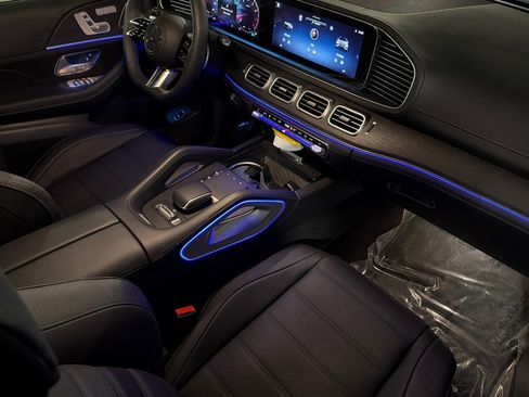New 2026 Mercedes-Benz GLS 580 4MATIC image 16
