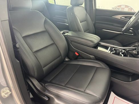 Used 2024 Chevrolet Traverse LT w/ Enhanced Driving Package AWD/4WD image 39