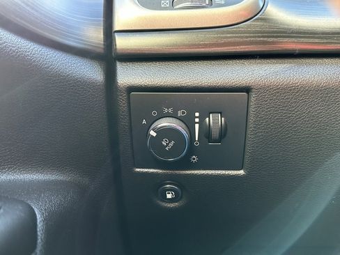 Used 2022 Jeep Grand Cherokee Laredo X image 25