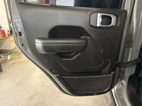 Used 2022 Jeep Gladiator Sport AWD/4WD image 38