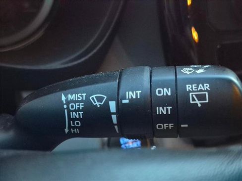 Used 2022 Toyota Highlander LE FWD image 10