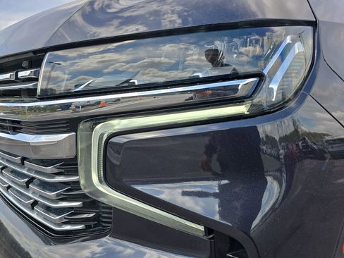Used 2023 Chevrolet Suburban Premier image 34